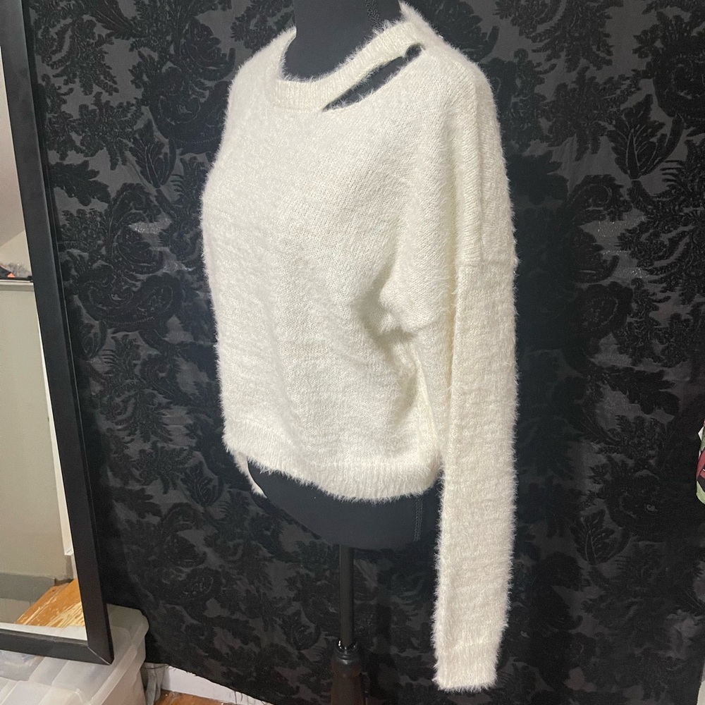 Jessica Simpson size large woman’s sweater